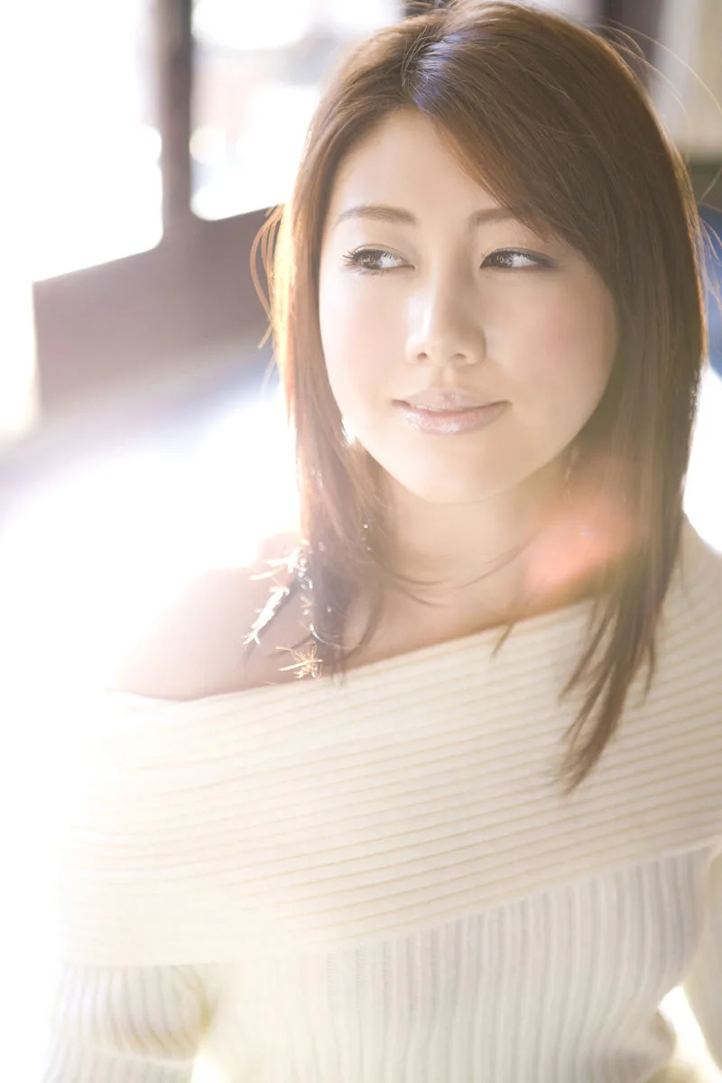 [Mặt trước] Album ảnh "Akihito" của An Miyako - 10